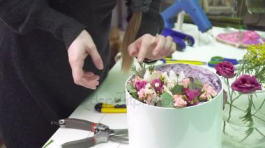 Çiçekçi Çiçek butik gül ile kutusunda doldurma