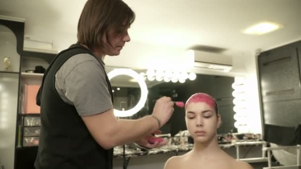 Mulher com maquiagem dourada, Face-art — Vídeo de Stock