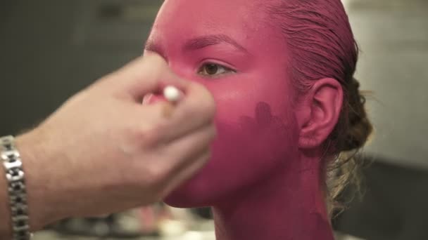 Mujer con maquillaje dorado, Face-art — Vídeos de Stock