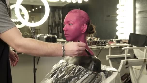 Γυναίκα με χρυσή μακιγιάζ, Face-art — Αρχείο Βίντεο
