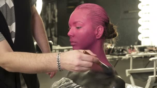 Vrouw met gouden make-up, Face-kunst — Stockvideo