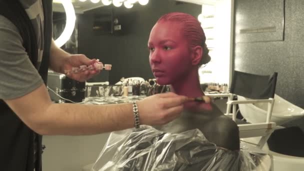 Жінка з золотим макіяжем, Обличчя-арт — стокове відео