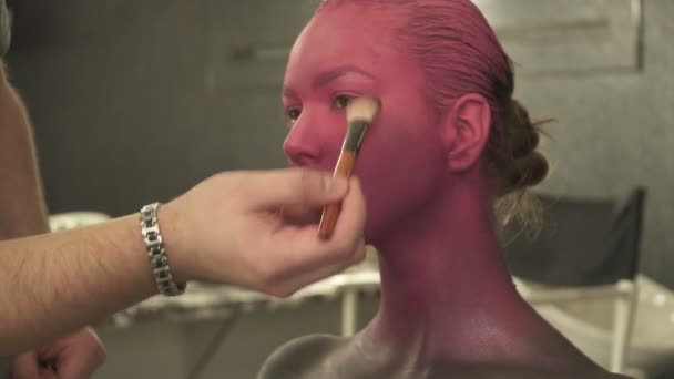 Mujer con maquillaje dorado, Face-art — Vídeo de stock