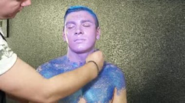 Sparkles gövdeli vücut sanat sanatçı genç kapsayan mans