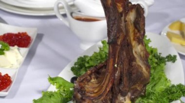 Restoran masada kırmızı havyar