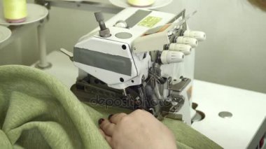 Dikiş makinesi yavaş hareket ile ortak çalışma