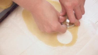 Kadın kesme hamur eklerleri için