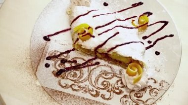 Dekorasyon closeup ile lezzetli meyveli turta