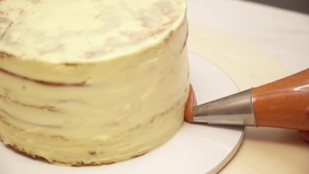 Closeup of decarating a cake with a cream — Stock Video