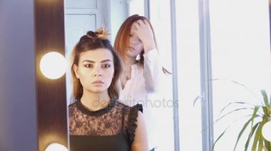 Salonda bir saç modeli oluşturma Kuaför