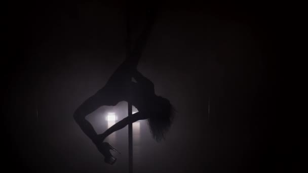 Silhouette of a woman dancing with the pole slow motion — Stock Video