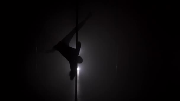 Young womans silhouette dancing on the pole — Stock Video