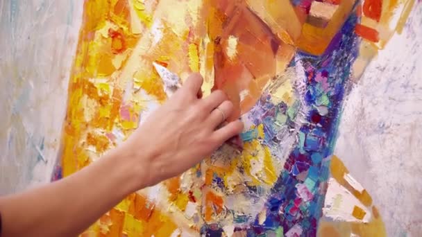 Un artista que pinta en el lienzo — Vídeos de Stock