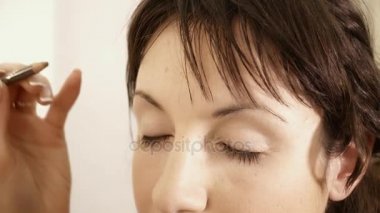 Kadın için makyaj oluşturma süreci