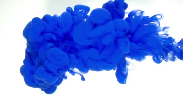 Blauwe inkt in water abstracte achtergrond textuur Slowmotion — Stockvideo