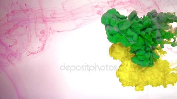 녹색과 노란색 잉크가 물 추상 배경 텍스처 슬로우 모션 — 비디오