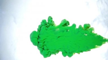 Güzel yeşil mürekkep su arka plan doku yavaş hareket