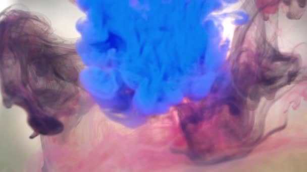 Blauwe inkt gekleurde water abstracte textuur vertraagd — Stockvideo