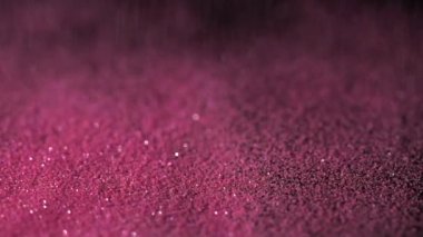 Pembe moda parlak siyah arka plan üzerine, soyut yavaş düşüyor