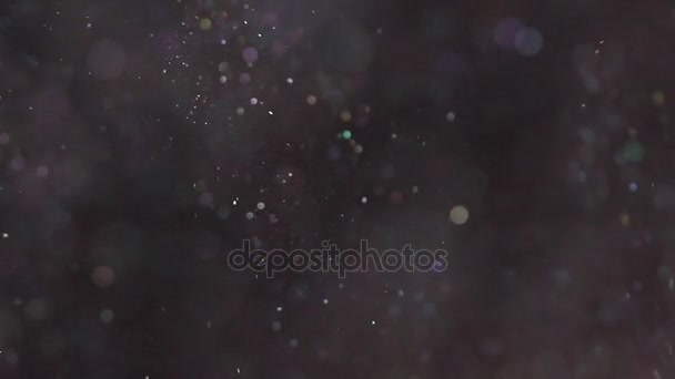 Όμορφο shimmer που πετούν με το μαύρο φόντο, αφηρημένη αργή κίνηση — Αρχείο Βίντεο