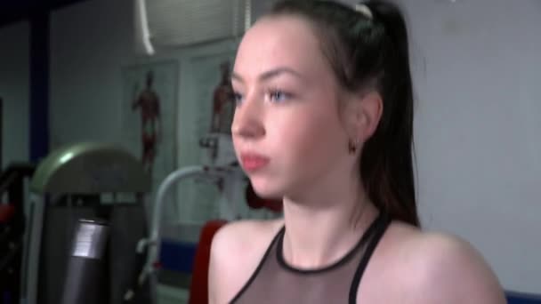 Young beautiful woman runing on the elliptical closeup — Stock Video