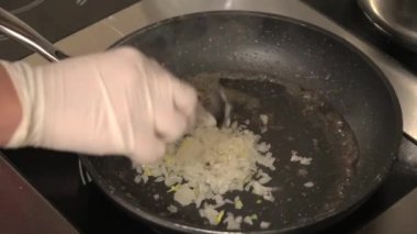 Pan kızartma soğan closeup