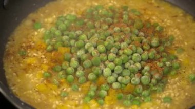 Tatlı pirinç sebze Pan ile kızartma