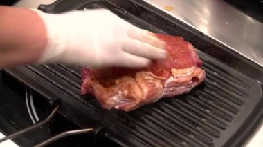 Izgarada kızartma biftek closeup