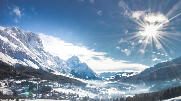 Havadan görünümü Dolomites dağlar, kış