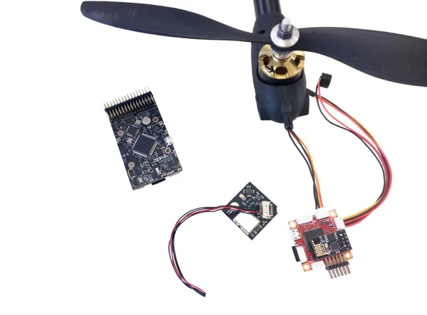 Drone, csavarok, csavarhúzó, propellerek, részeket szerelés — Stock Fotó