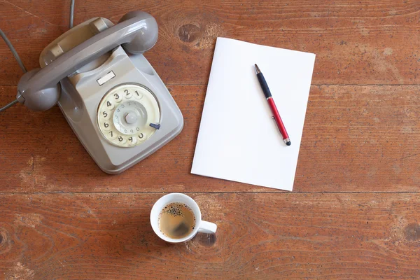 Antika telefon, kahve espresso fincan