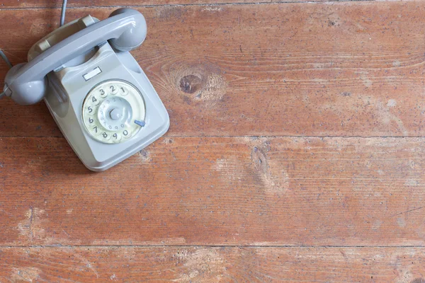 Antika telefon, ahşap arka plan