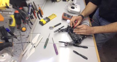 uçak bakım onarım, bağlantıları, kontrol kontrol multimetre, Tornavidalar, araçlar, pervane ile