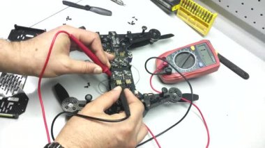 uçak bakım onarım, bağlantıları, kontrol kontrol multimetre, Tornavidalar, araçlar, pervane ile