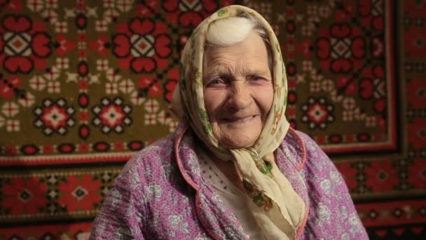 Anciana riendo y feliz — Vídeo de stock