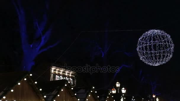 ESFERA DE NAVIDAD Hecha de bulbos de luz — Vídeos de Stock