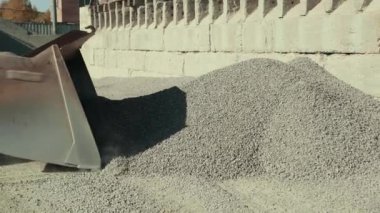 Traktör, endüstri tarafından yapılan ürünü çok güzel bir şekilde topluyor..