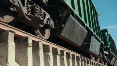 İlk kutu boşaltılırken yeşil hat hareketsiz duruyor..