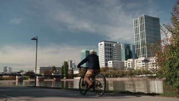 大都市全景,有摩天大楼、河流和公园. 德国法兰克福. — 图库视频影像