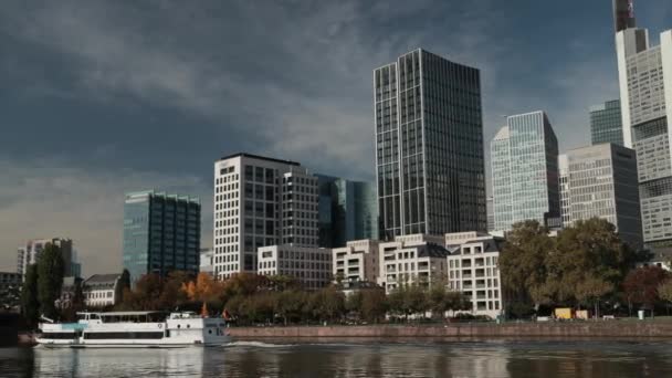 Panorama da metrópole da cidade moderna com casas altas, arranha-céus — Vídeo de Stock