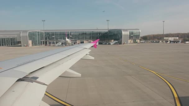 Flugzeug beschleunigt vor Abflug zur Beschleunigung. — Stockvideo