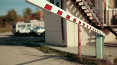 Endüstri yakınındaki güvenlik önlemlerini kontrol et.