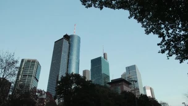 Hermosa ciudad con sus grandes ventajas es bien buena combinación . — Vídeo de stock