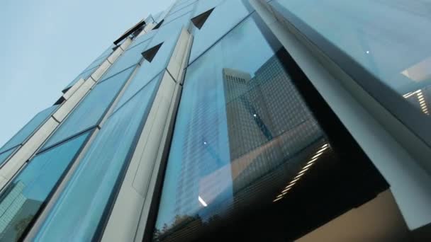 Edifícios de vidro e vistas incríveis Frankfurt é algo incrível . — Vídeo de Stock