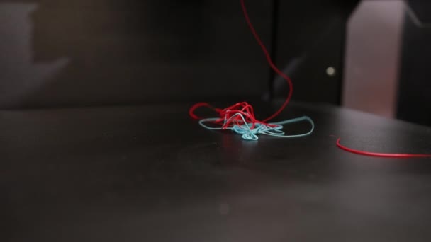 3D technology the printer prints part from plastic cable thread close up. — Stockvideo