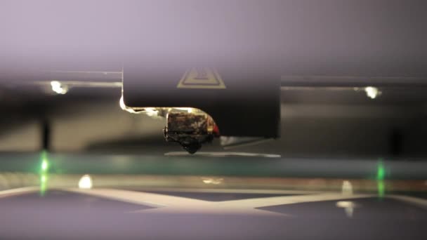 3D technology close up of the printer head printing a plastic part product. — Stok video