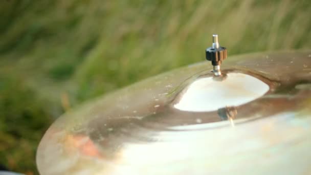 Professional drummer, playing the drum set and cymbals, on street, close-up — Stock Video