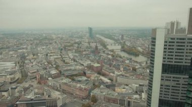 Frankfurt 'un modern, pahalı, zengin şehri manzarası Almanya' nın en üst tabakasındayım.