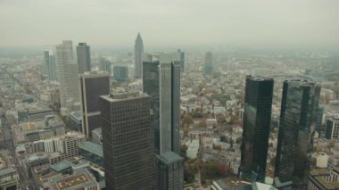 Frankfurt 'un modern, pahalı, zengin şehri manzarası Almanya' nın en üst tabakasındayım.