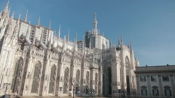 Ünlü Tarihi Anıt Duomo Milan İtalya, Görkemli Gotik Tapınak, İnsansız — Stok video